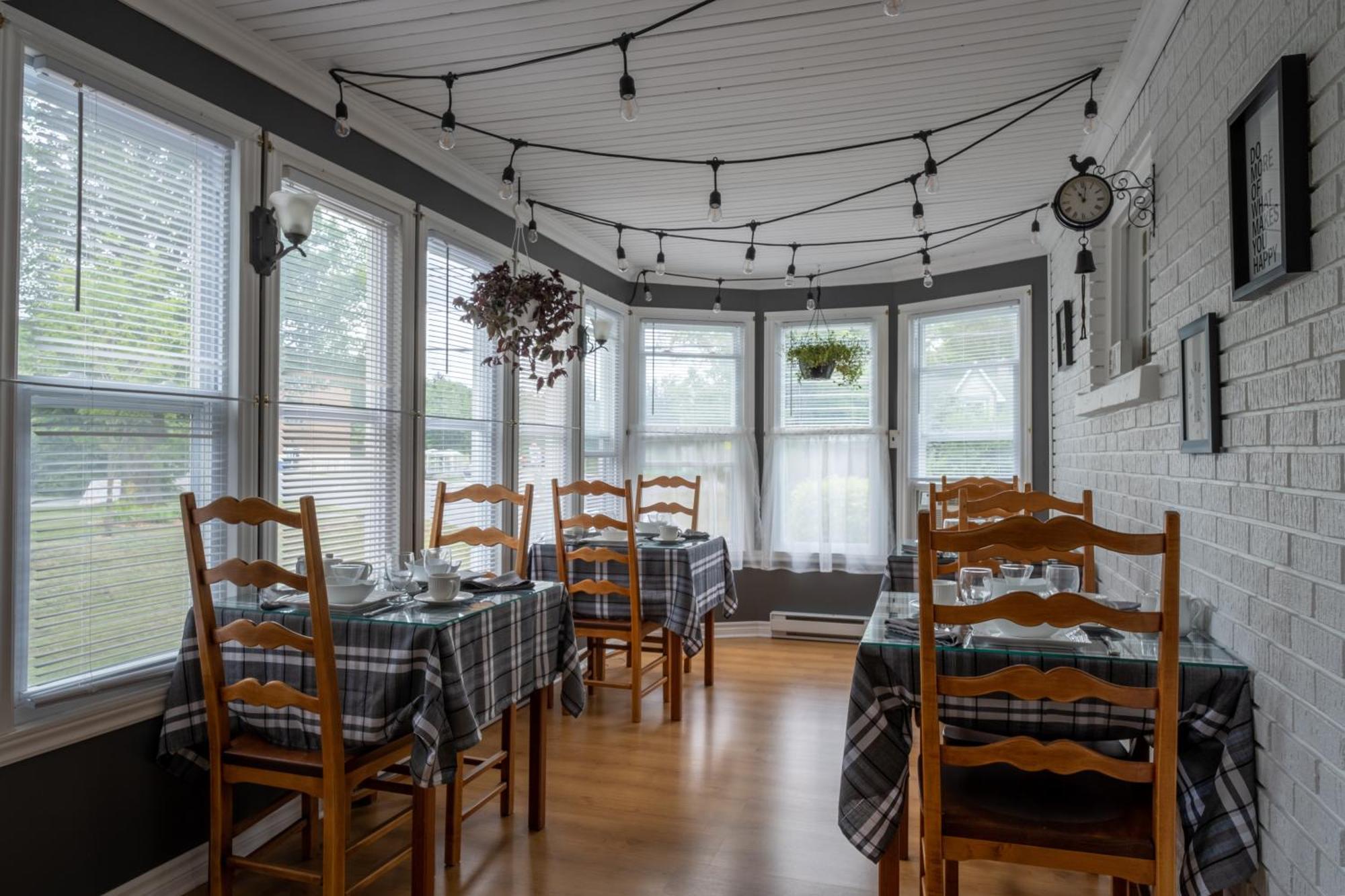 Bed and Breakfast Au Coq Du Bonheur Magog Екстер'єр фото